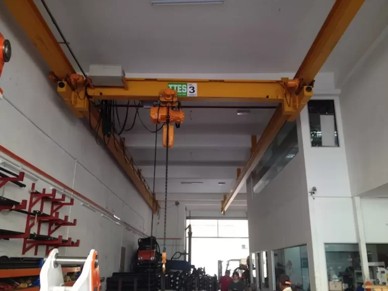 Underslung overhead crane